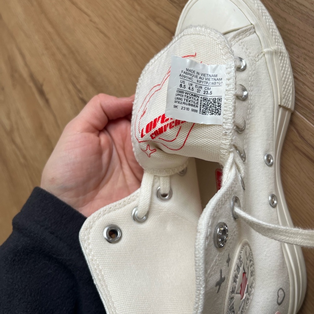 Converse White High-Tops with Red Heart Accents Size 6.5 - Picture 5 of 7